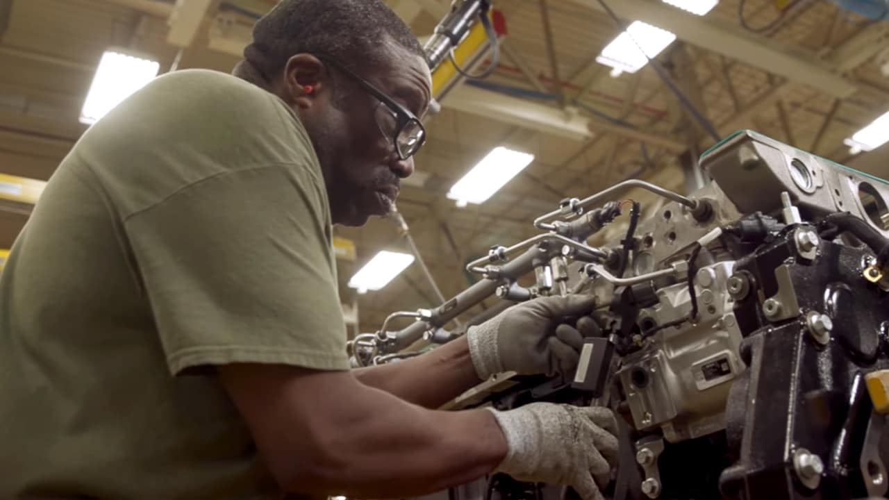 Los motores industriales John Deere de próxima generación se desarrollaron desde cero, aprovechando nuestras mejores tecnologías de nuevas maneras para satisfacer las demandas del mercado y de los clientes.