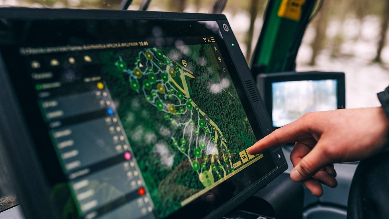 Pantalla de un PC en una máquina forestal John Deere