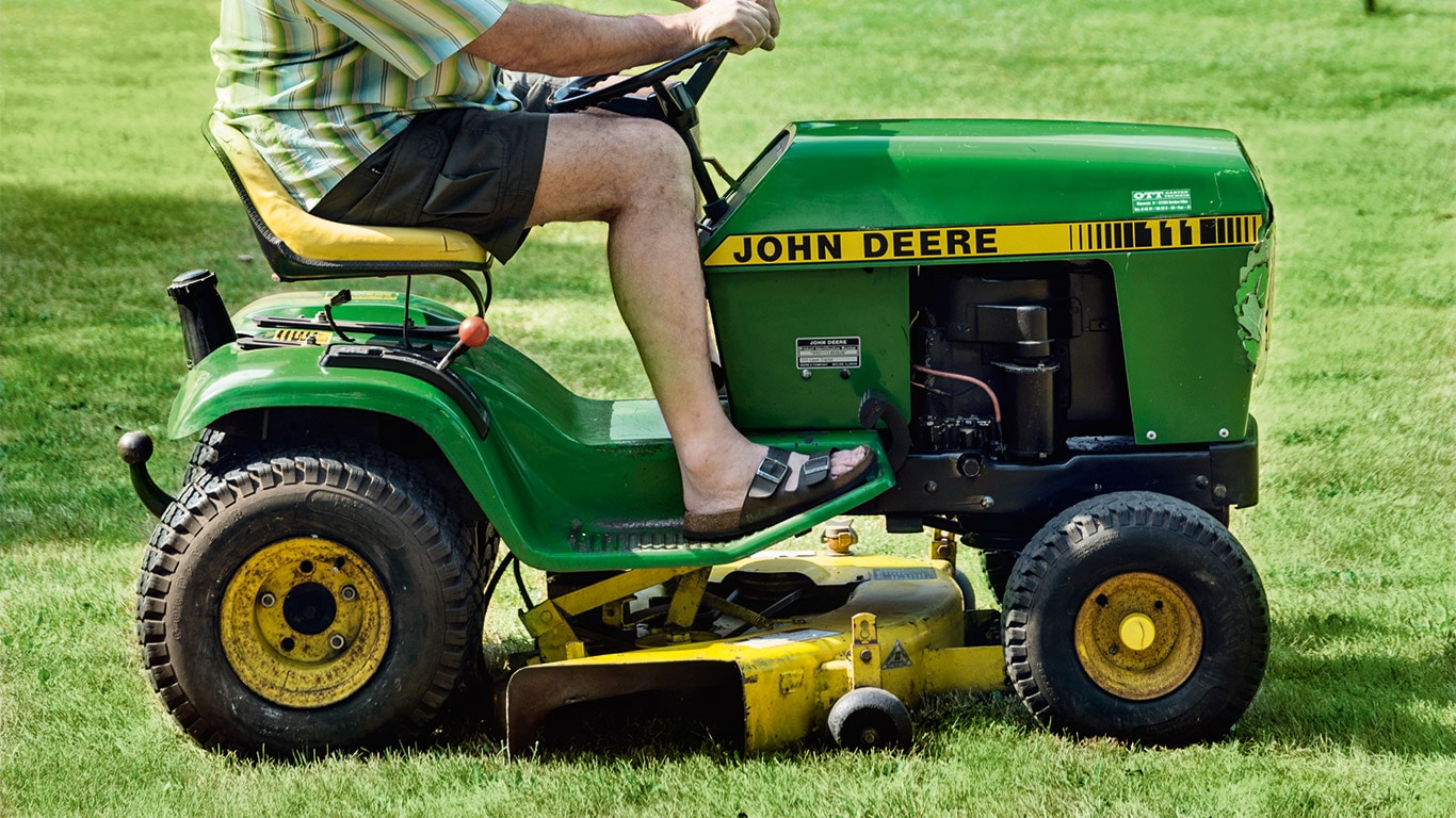 Viejo minitractor, Propietario, Campo, Jardín, Detalle