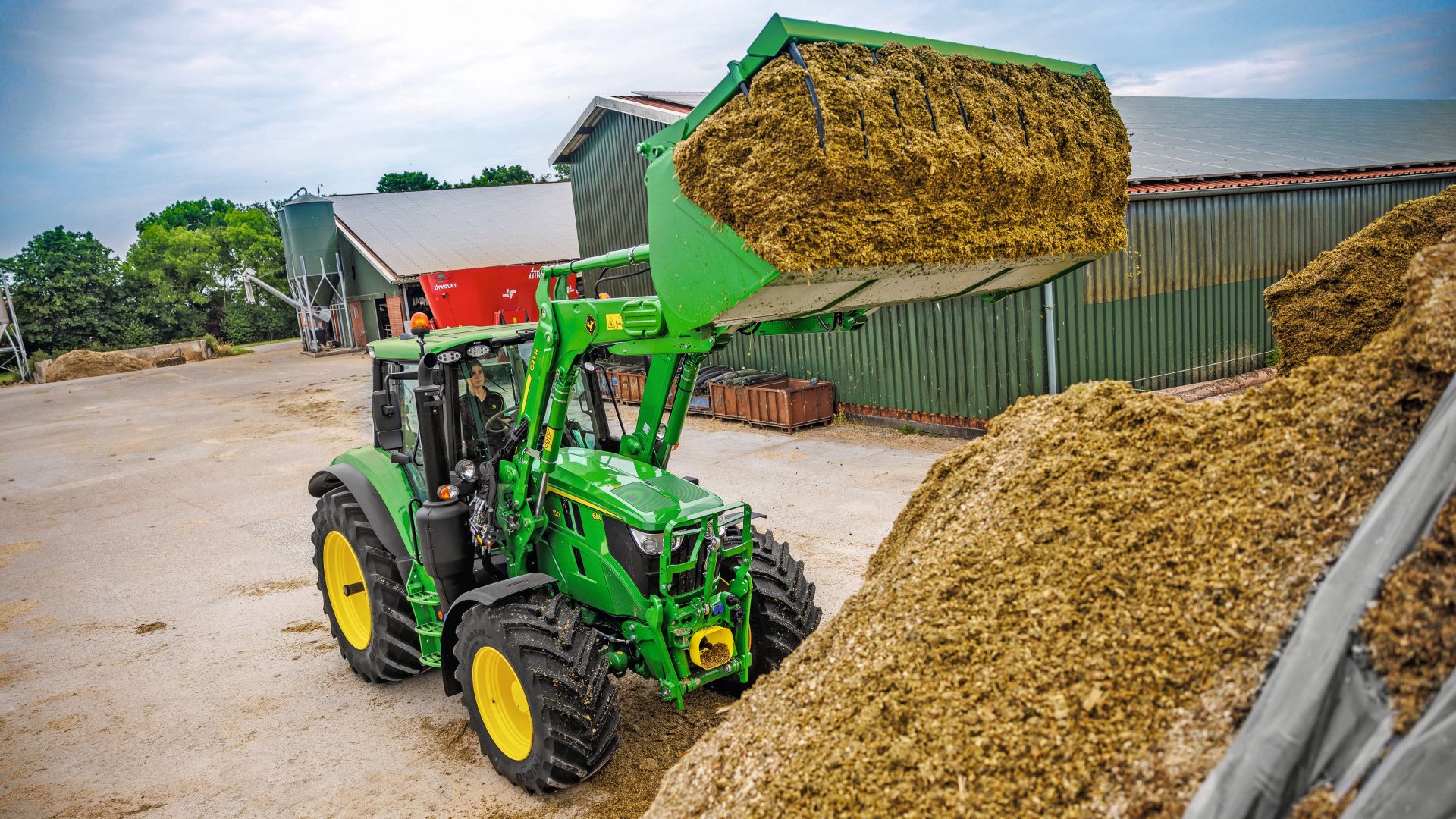 John Deere presenta la nueva serie de tractores 6M