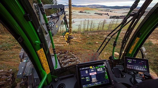 John Deere harvester 1470H 8W front view