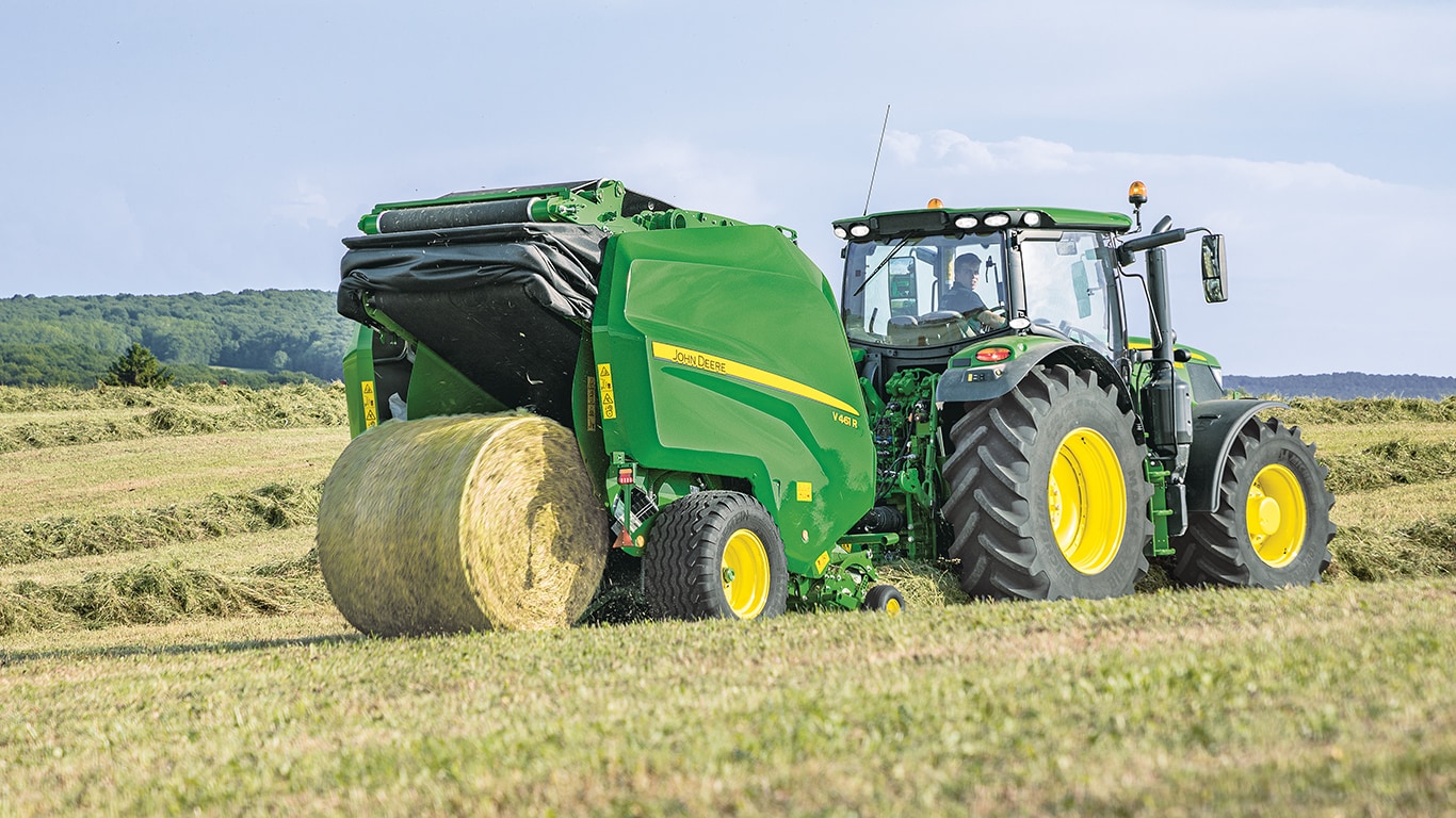 Empacadora con cámara variable John Deere V461R con tractor 6R