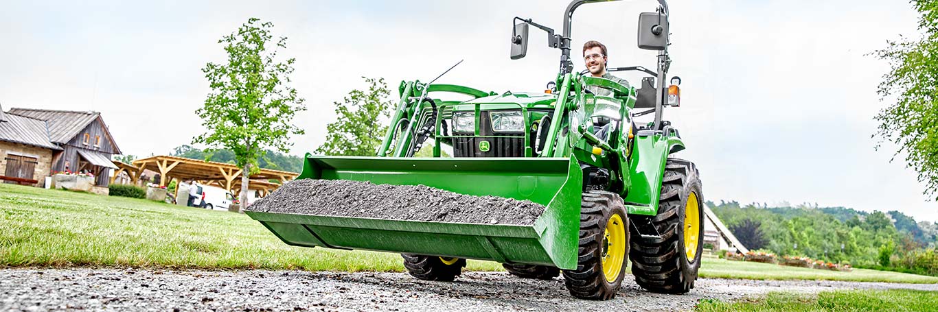 Tractor compacto con pala cargadora