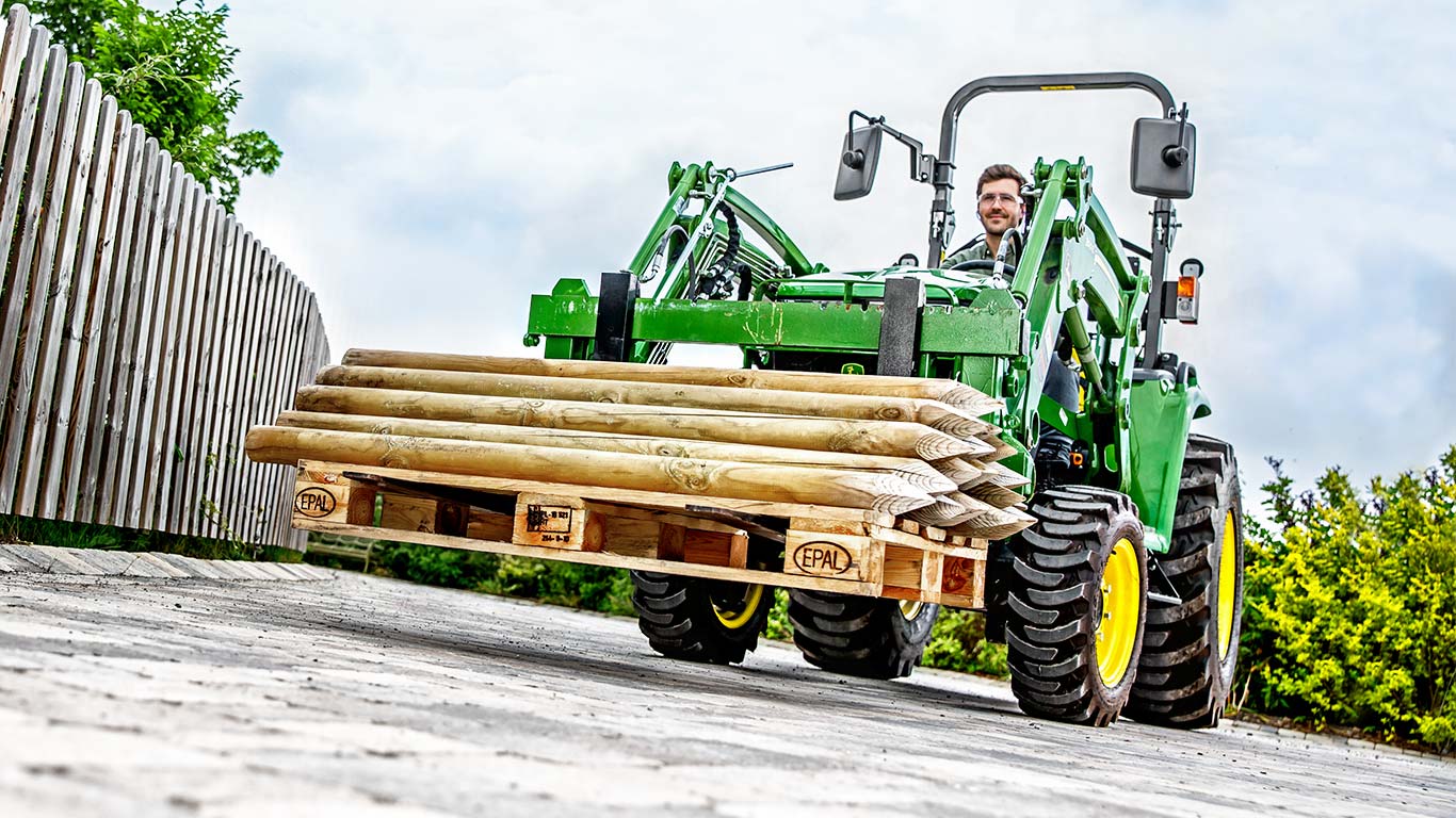 Tractor compacto con pala cargadora 300E MSL