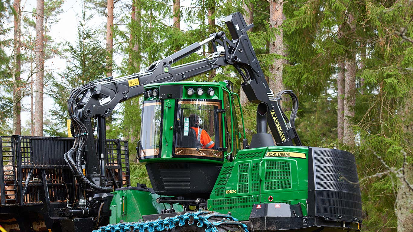 John Deere 1910G en el bosque