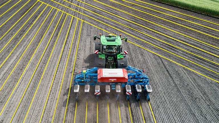 Vista superior de los tractores John deere AutoPath