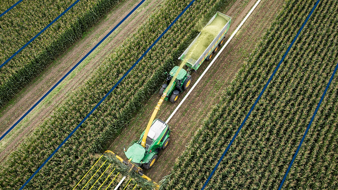 tractor en la vista superior de la explotación agrícola