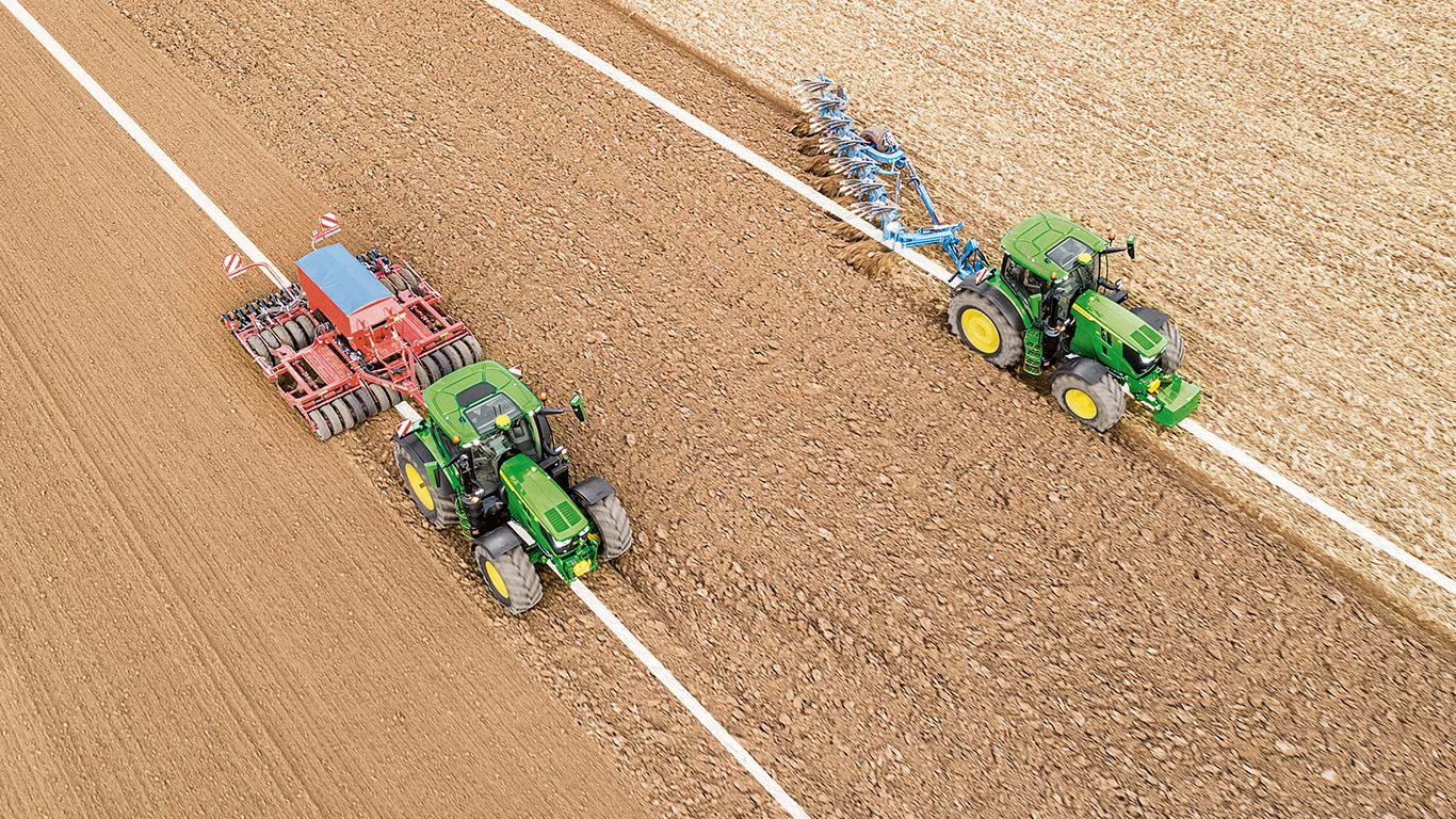 John Deere Active Implement Guidance integrado en el tractor